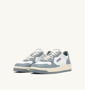 baskets medalist low bicolor en cuir blanc et silver blue 2 330x350 - BASKETS MEDALIST LOW BICOLOR EN CUIR BLANC ET SILVER BLUE