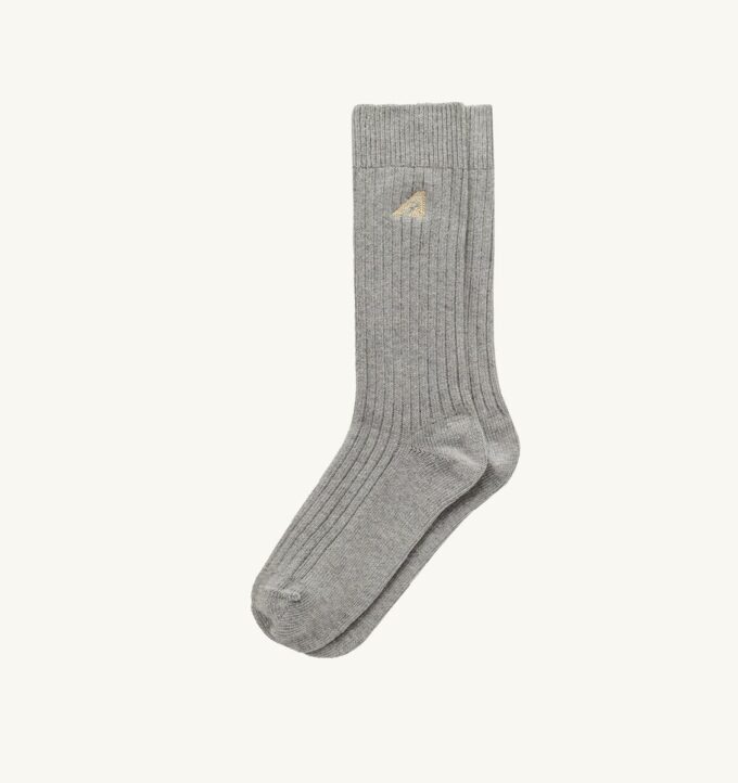 CALCETÍN UNISEX ACANALADO CON LOGO BORDADO CALCETÍN UNISEX ACANALADO CON LOGO BORDADO