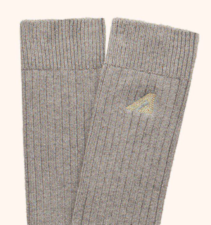 CALCETÍN UNISEX ACANALADO CON LOGO BORDADO CALCETÍN UNISEX ACANALADO CON LOGO BORDADO