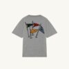 CAMISETA UNISEX CON ESTAMPADO DE BANDERAS EN LA ESPALDA