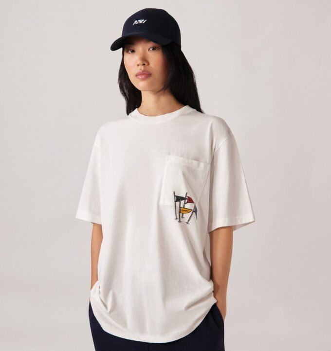 CAMISETA UNISEX CON ESTAMPADO DE BOLSILLO Y BANDERAS