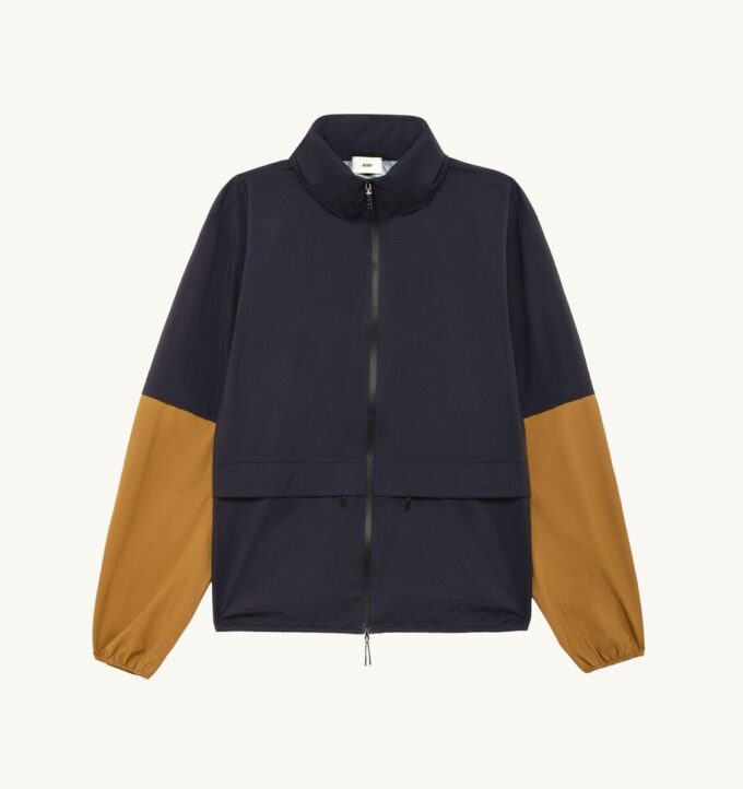 CHAQUETA UNISEX DE NYLON TÉCNICO PARA LA LLUVIA CHAQUETA UNISEX DE NYLON TÉCNICO PARA LA LLUVIA