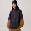 CHAQUETA UNISEX DE NYLON TÉCNICO PARA LA LLUVIA CHAQUETA UNISEX DE NYLON TÉCNICO PARA LA LLUVIA