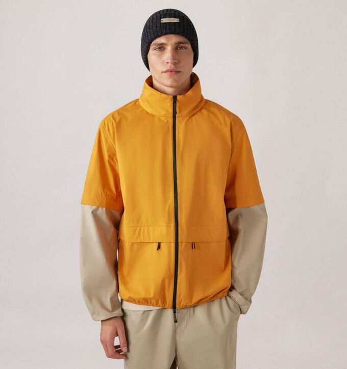 CHAQUETA UNISEX DE NYLON TÉCNICO PARA LA LLUVIA CHAQUETA UNISEX DE NYLON TÉCNICO PARA LA LLUVIA