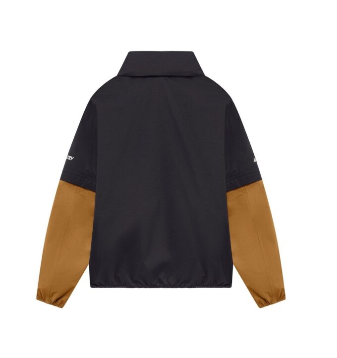 CHAQUETA UNISEX DE NYLON TÉCNICO PARA LA LLUVIA CHAQUETA UNISEX DE NYLON TÉCNICO PARA LA LLUVIA