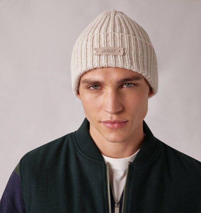 GORRO UNISEX CON PARCHE DE LOGO