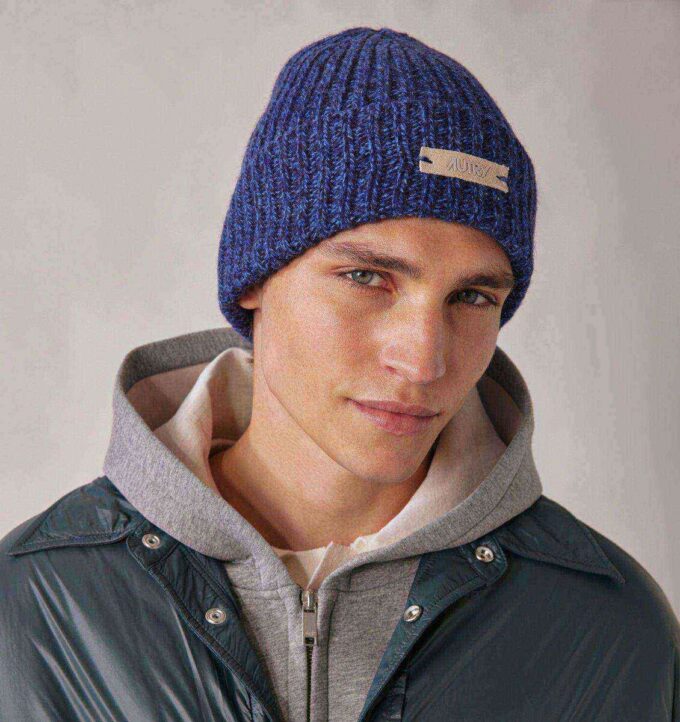 GORRO UNISEX CON PARCHE DE LOGO