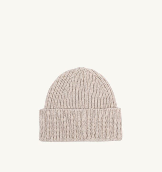 GORRO UNISEX CON PARCHE DE LOGO