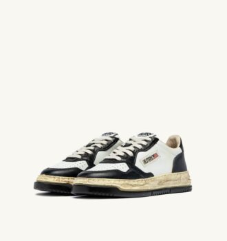 MEDALIST LOW SUPER VINTAGE ‘Autry x Maison MIHARA YASUHIRO General Scale’. ZAPATILLAS DE PIEL BLANCA Y NEGRA.