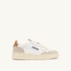 MEDALLISTA DE BASKETS LOW EN DAIM ET CUIR BLANC ET BROWN SUGAR MEDALLISTA DE BASKETS LOW EN DAIM ET CUIR BLANC ET BROWN SUGAR