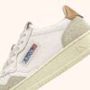 MEDALLISTA DE BASKETS LOW EN DAIM ET CUIR BLANC ET BROWN SUGAR MEDALLISTA DE BASKETS LOW EN DAIM ET CUIR BLANC ET BROWN SUGAR