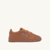 MEDALLISTA DE BASKETS LOW EN NAPPA SAND STORM MEDALLISTA DE BASKETS LOW EN NAPPA SAND STORM