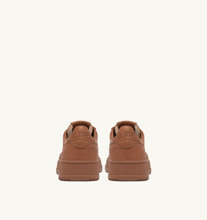 MEDALLISTA DE BASKETS LOW EN NAPPA SAND STORM MEDALLISTA DE BASKETS LOW EN NAPPA SAND STORM