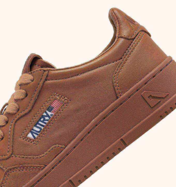 MEDALLISTA DE BASKETS LOW EN NAPPA SAND STORM MEDALLISTA DE BASKETS LOW EN NAPPA SAND STORM