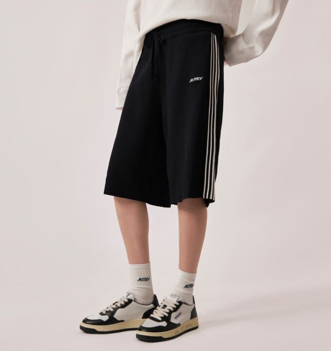 PANTALÓN CORTO DE PUNTO CON LOGO BORDADO PARA MUJER