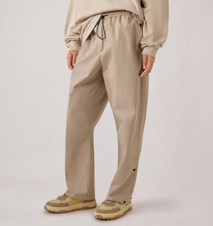 PANTALÓN DE NYLON TÉCNICO PARA LA LLUVIA UNISEX PANTALÓN DE NYLON TÉCNICO PARA LA LLUVIA UNISEX