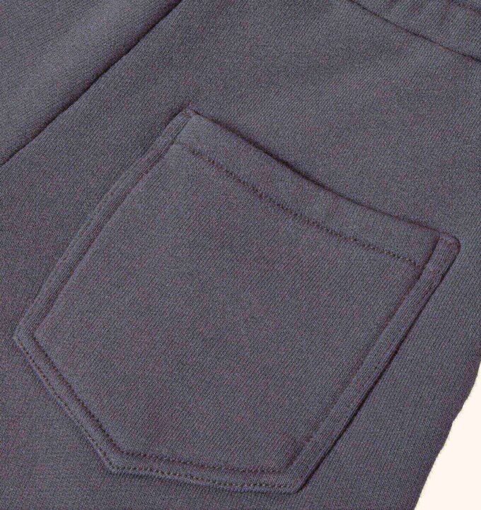 PANTALÓN DEPORTIVO CON LOGO ESTAMPADO PARA NIÑOS