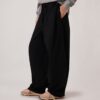 PANTALONES DE NYLON CON LOGO TONAL UNISEX PANTALONES DE NYLON CON LOGO TONAL UNISEX