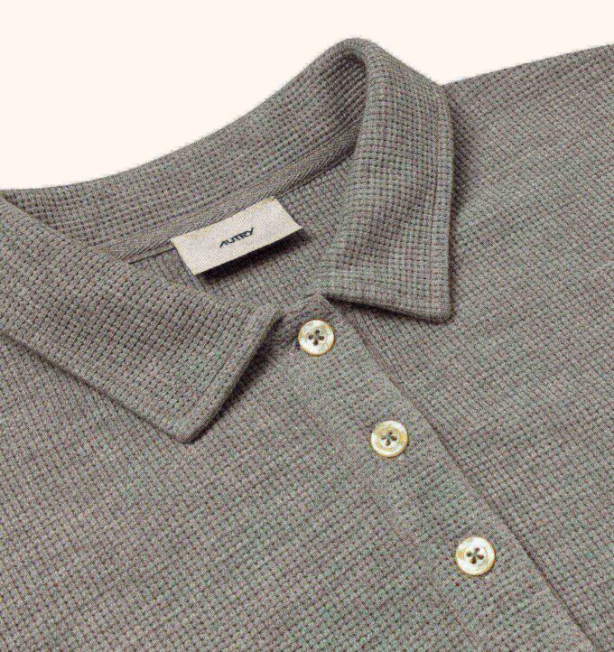 POLO UNISEX DE MANGA LARGA CON LOGO TONAL Y ESTAMPADO DE GOFRE POLO UNISEX DE MANGA LARGA CON LOGO TONAL Y ESTAMPADO DE GOFRE