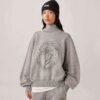 SUDADERA GRÁFICA WINTER CAMP MUJER SUDADERA GRÁFICA WINTER CAMP MUJER