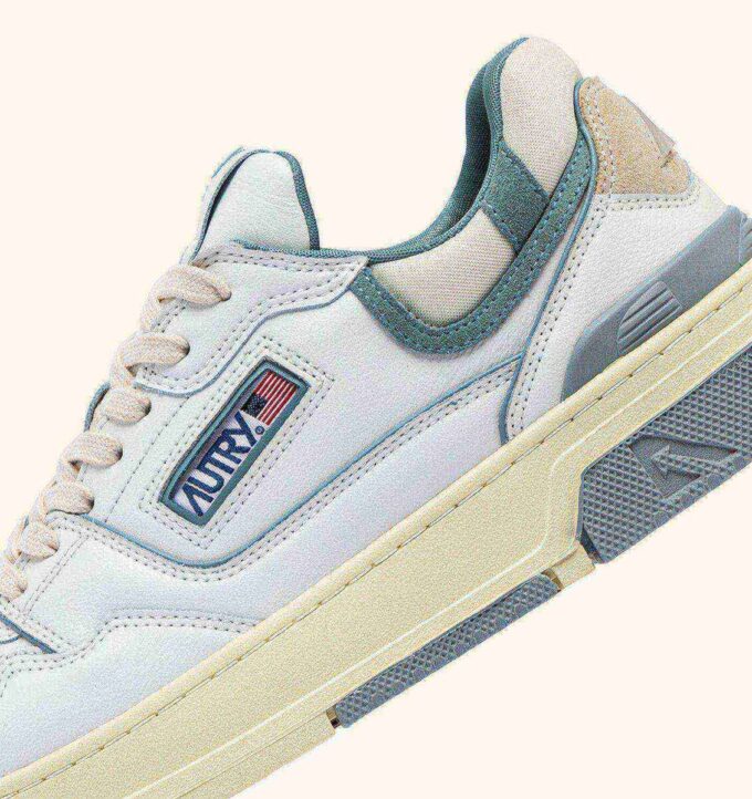ZAPATILLAS BAJAS CLC DE PIEL BLANCA Y ANTE AZUL PLATEADO ZAPATILLAS BAJAS CLC DE PIEL BLANCA Y ANTE AZUL PLATEADO