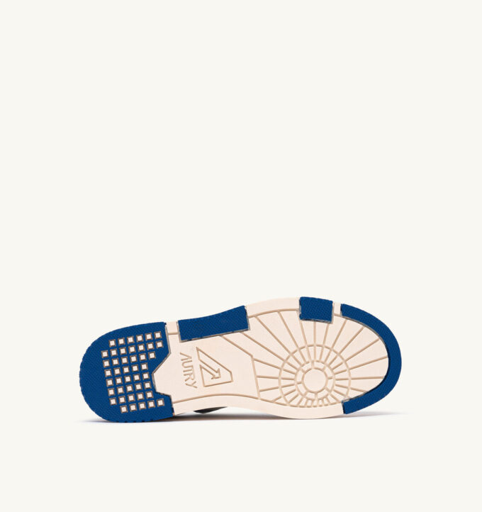 ZAPATILLAS BAJAS CLC DE PIEL BLANCA Y ANTE AZUL PRINCESA