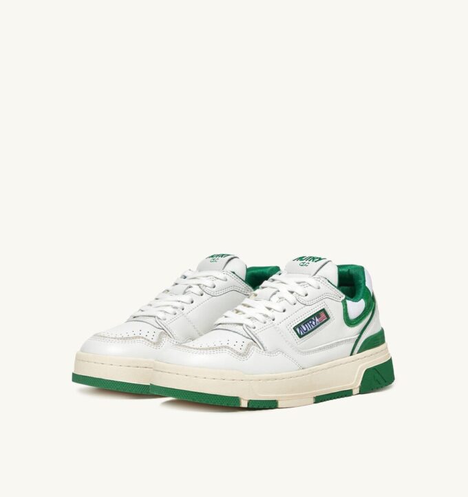 ZAPATILLAS BAJAS CLC EN PIEL BLANCA Y ANTE AMAZÓNICO ZAPATILLAS BAJAS CLC EN PIEL BLANCA Y ANTE AMAZÓNICO