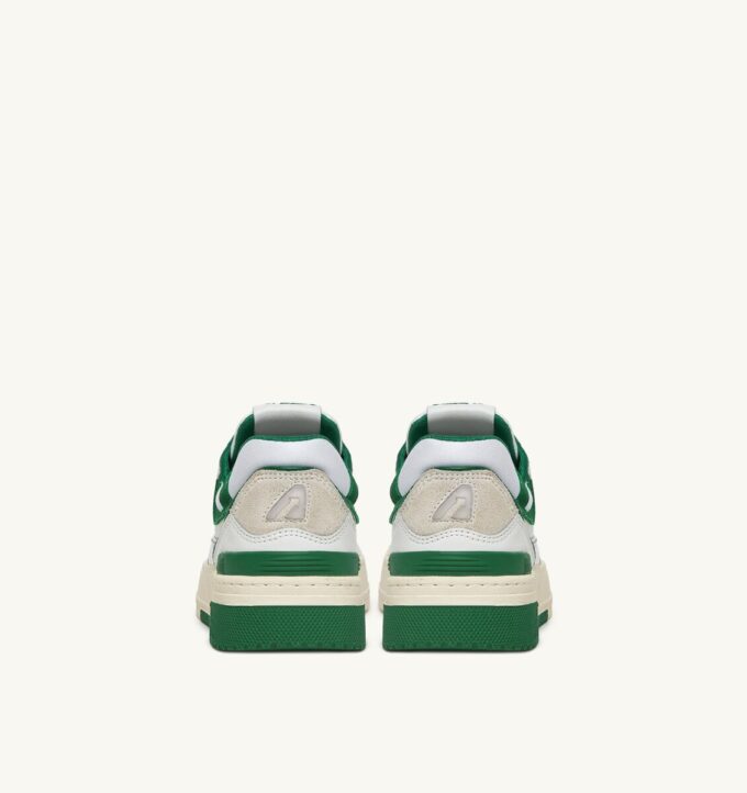 ZAPATILLAS BAJAS CLC EN PIEL BLANCA Y ANTE AMAZÓNICO ZAPATILLAS BAJAS CLC EN PIEL BLANCA Y ANTE AMAZÓNICO