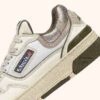 ZAPATILLAS BAJAS CLC EN PIEL DE LAGARTO BLANCO SUSURRO Y PLATINO ZAPATILLAS BAJAS CLC EN PIEL DE LAGARTO BLANCO SUSURRO Y PLATINO