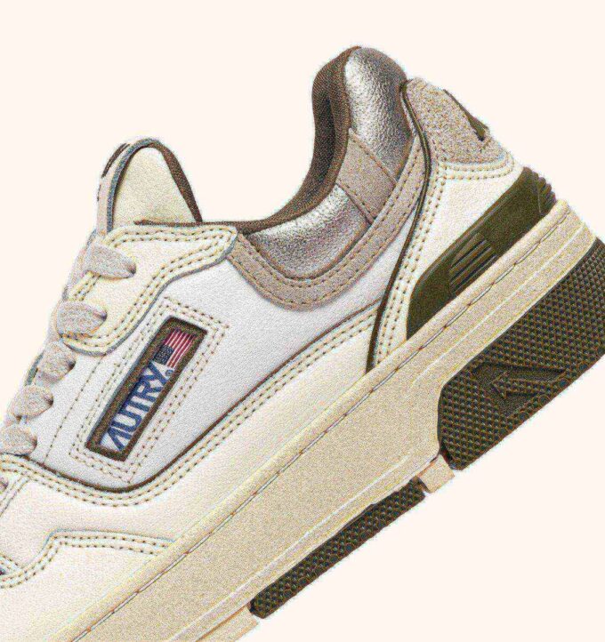 ZAPATILLAS BAJAS CLC EN PIEL DE LAGARTO BLANCO SUSURRO Y PLATINO ZAPATILLAS BAJAS CLC EN PIEL DE LAGARTO BLANCO SUSURRO Y PLATINO