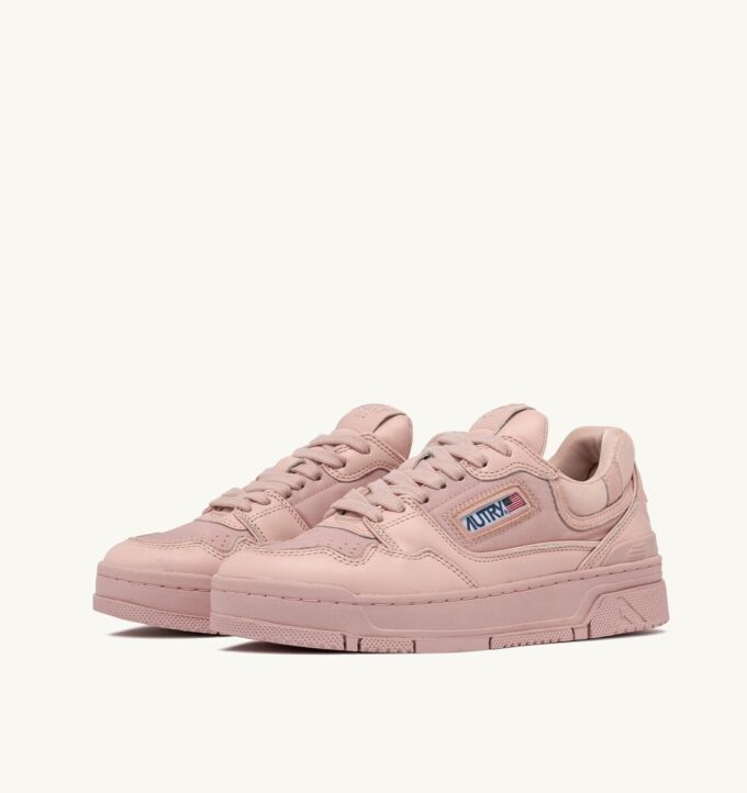 ZAPATILLAS BAJAS CLC EN PIEL LÁTIGO COLOR MELOCOTÓN ZAPATILLAS BAJAS CLC EN PIEL LÁTIGO COLOR MELOCOTÓN