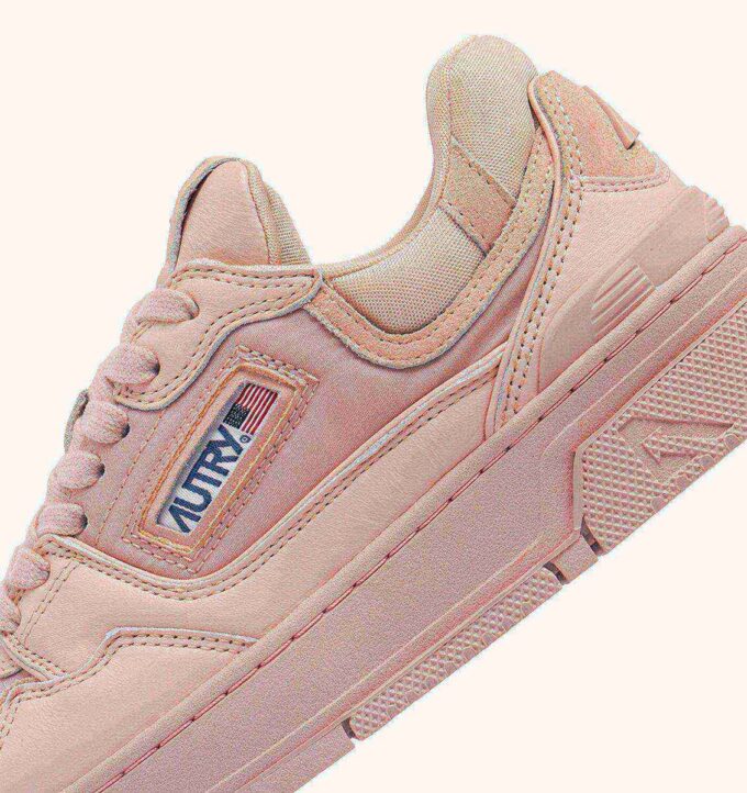 ZAPATILLAS BAJAS CLC EN PIEL LÁTIGO COLOR MELOCOTÓN ZAPATILLAS BAJAS CLC EN PIEL LÁTIGO COLOR MELOCOTÓN