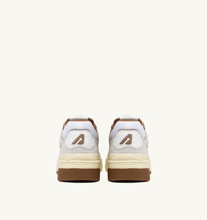 ZAPATILLAS BAJAS CLC EN PIEL Y ANTE BLANCO Y CIGARRO