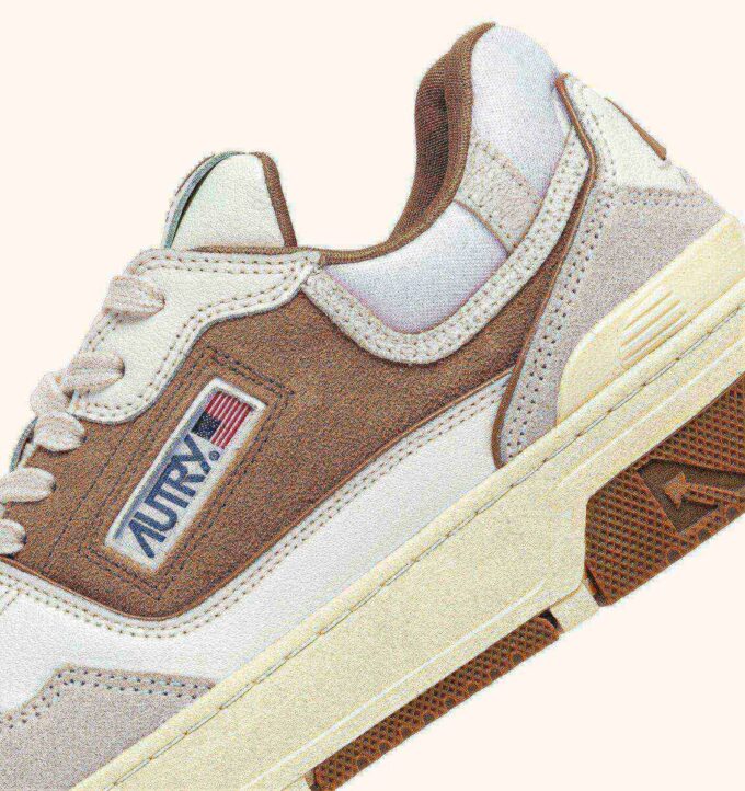 ZAPATILLAS BAJAS CLC EN PIEL Y ANTE BLANCO Y CIGARRO