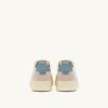 ZAPATILLAS BAJAS MEDALIST DE PIEL ANTE BLANCA Y AZUL PLATEADO ZAPATILLAS BAJAS MEDALIST DE PIEL ANTE BLANCA Y AZUL PLATEADO