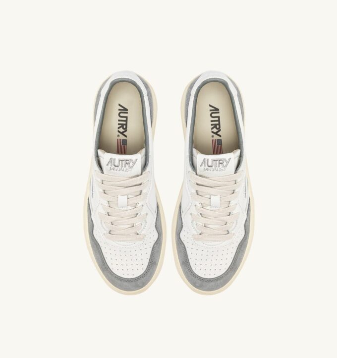 ZAPATILLAS BAJAS MEDALIST DE PIEL ANTE BLANCA Y GRIS