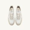 ZAPATILLAS BAJAS MEDALIST DE PIEL BLANCA Y ANTE BEIGE ZAPATILLAS BAJAS MEDALIST DE PIEL BLANCA Y ANTE BEIGE