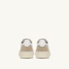 ZAPATILLAS BAJAS MEDALIST DE PIEL BLANCA Y ANTE ESPONJOSO ZAPATILLAS BAJAS MEDALIST DE PIEL BLANCA Y ANTE ESPONJOSO