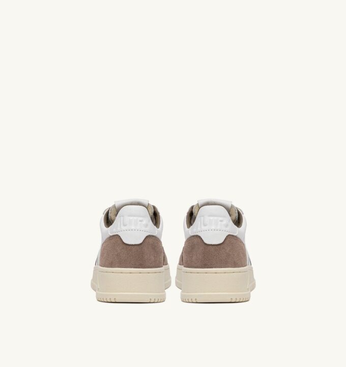 ZAPATILLAS BAJAS MEDALIST DE PIEL BLANCA Y ANTE TABACO ZAPATILLAS BAJAS MEDALIST DE PIEL BLANCA Y ANTE TABACO