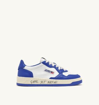 ZAPATILLAS BAJAS MEDALIST DE PIEL BLANCA Y AZUL PALACIO CON LETRAS