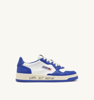 ZAPATILLAS BAJAS MEDALIST DE PIEL BLANCA Y AZUL PALACIO CON LETRAS