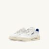 ZAPATILLAS BAJAS MEDALIST DE PIEL BLANCA Y AZUL PALACIO CON LETRAS ZAPATILLAS BAJAS MEDALIST DE PIEL BLANCA Y AZUL PALACIO CON LETRAS