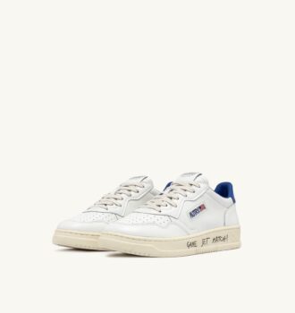 ZAPATILLAS BAJAS MEDALIST DE PIEL BLANCA Y AZUL PALACIO CON LETRAS