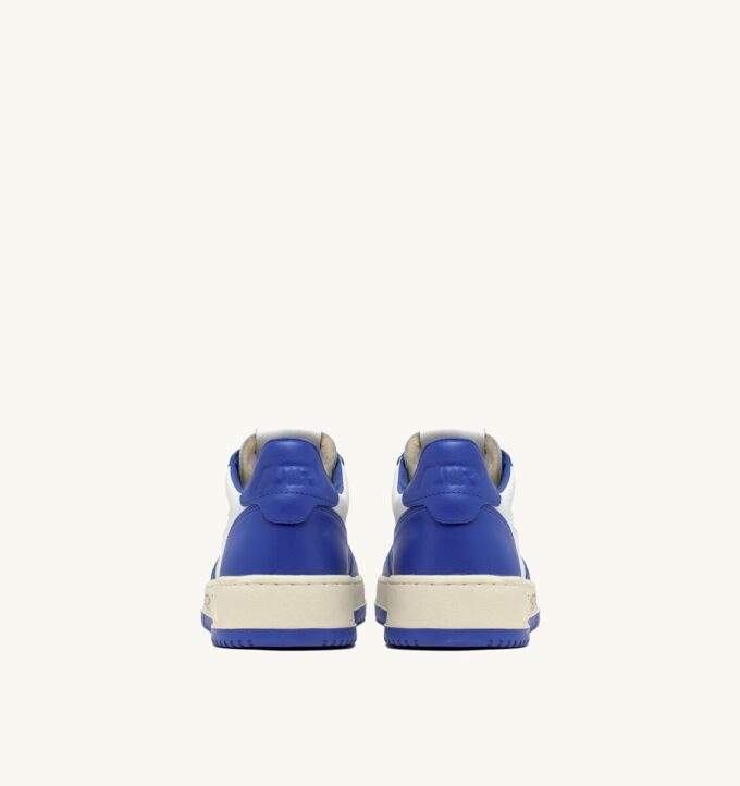ZAPATILLAS BAJAS MEDALIST DE PIEL BLANCA Y AZUL PALACIO CON LETRAS ZAPATILLAS BAJAS MEDALIST DE PIEL BLANCA Y AZUL PALACIO CON LETRAS