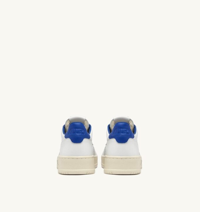 ZAPATILLAS BAJAS MEDALIST DE PIEL BLANCA Y AZUL PALACIO CON LETRAS ZAPATILLAS BAJAS MEDALIST DE PIEL BLANCA Y AZUL PALACIO CON LETRAS