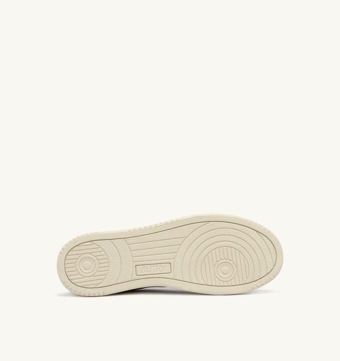 ZAPATILLAS BAJAS MEDALIST DE PIEL BLANCA Y AZUL PALACIO CON LETRAS ZAPATILLAS BAJAS MEDALIST DE PIEL BLANCA Y AZUL PALACIO CON LETRAS