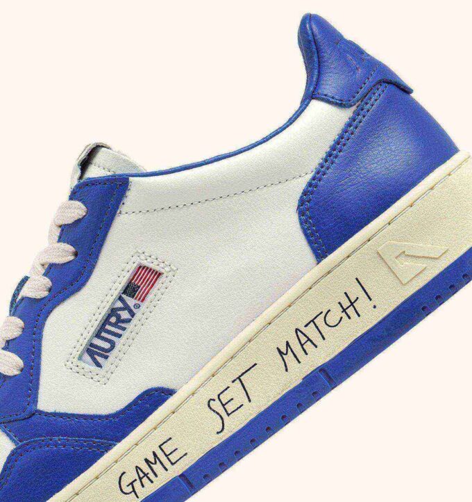 ZAPATILLAS BAJAS MEDALIST DE PIEL BLANCA Y AZUL PALACIO CON LETRAS ZAPATILLAS BAJAS MEDALIST DE PIEL BLANCA Y AZUL PALACIO CON LETRAS