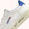 ZAPATILLAS BAJAS MEDALIST DE PIEL BLANCA Y AZUL PALACIO CON LETRAS ZAPATILLAS BAJAS MEDALIST DE PIEL BLANCA Y AZUL PALACIO CON LETRAS