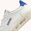 ZAPATILLAS BAJAS MEDALIST DE PIEL BLANCA Y AZUL PALACIO CON LETRAS ZAPATILLAS BAJAS MEDALIST DE PIEL BLANCA Y AZUL PALACIO CON LETRAS