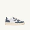 ZAPATILLAS BAJAS MEDALIST DE PIEL BLANCA Y BRILLO CENIZA